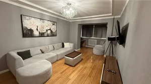 Фото 1 3-комн. квартира в Массив Эльбек / Канадская школа