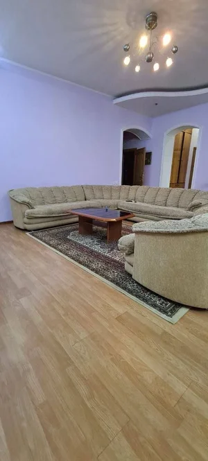 Фото 1 3-комн. квартира в Попугайчик