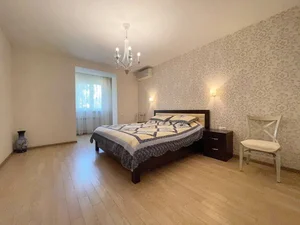 Фото 4 3-комн. квартира в МИД