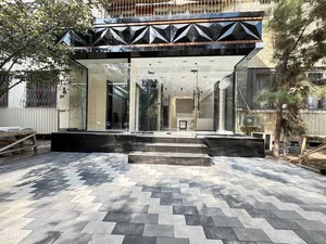 Фото 1 Коммерция в Улица Бобур / Пирамит товер