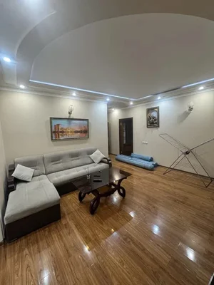 Фото 1 3-комн. квартира в Мирабадский