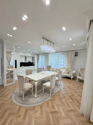 Фото 1 3-комн. квартира в Пирамит